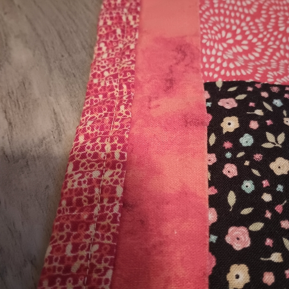Beautiful pink backing quilt with yarn ties. - Picture 4 of 16